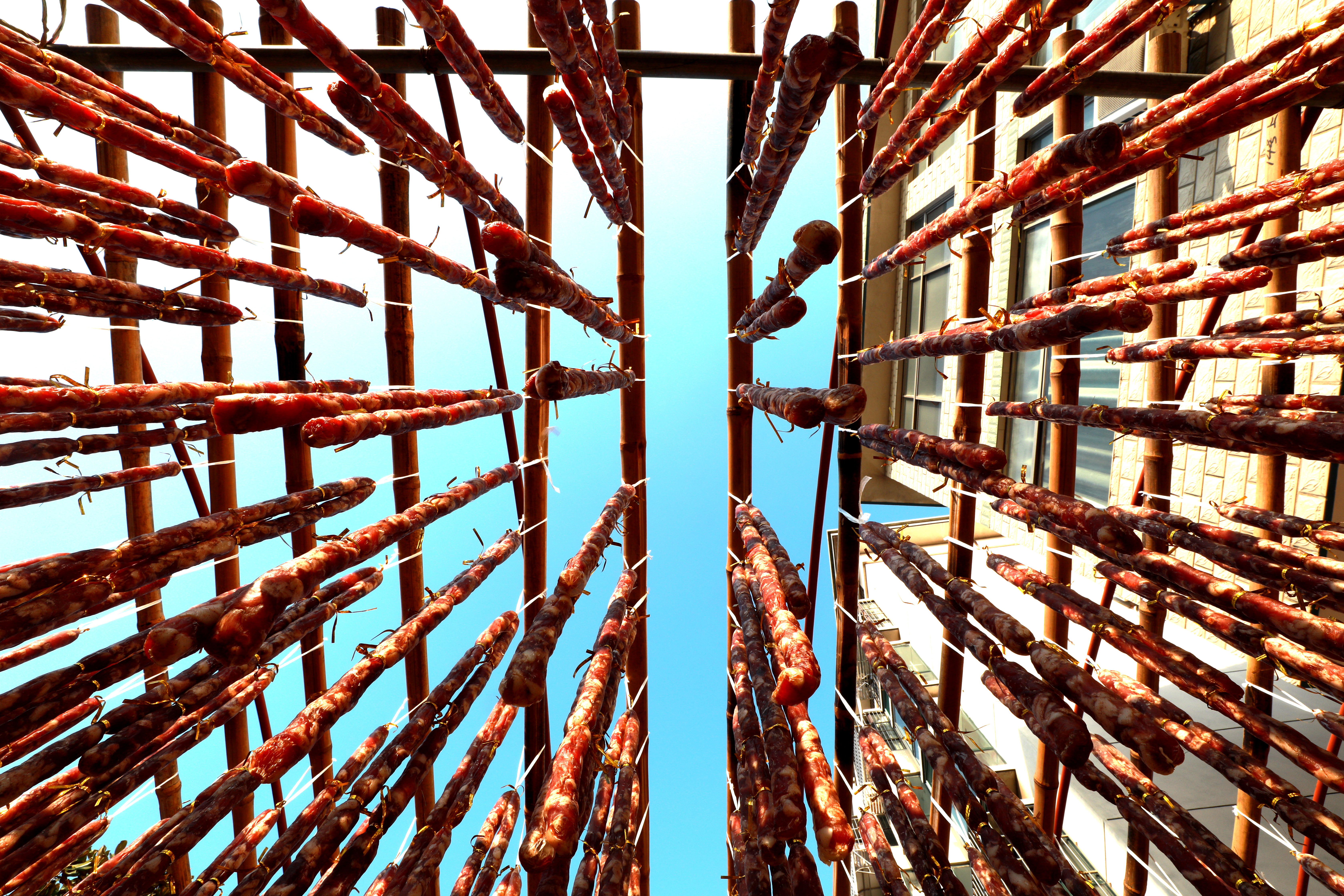 烟火气里年味浓 草堰香肠抢“鲜”上市