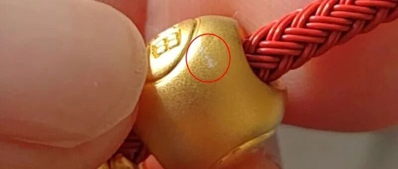足金挂坠检出铁银钯，不同点位纯度差异超35%？周生生最新回应