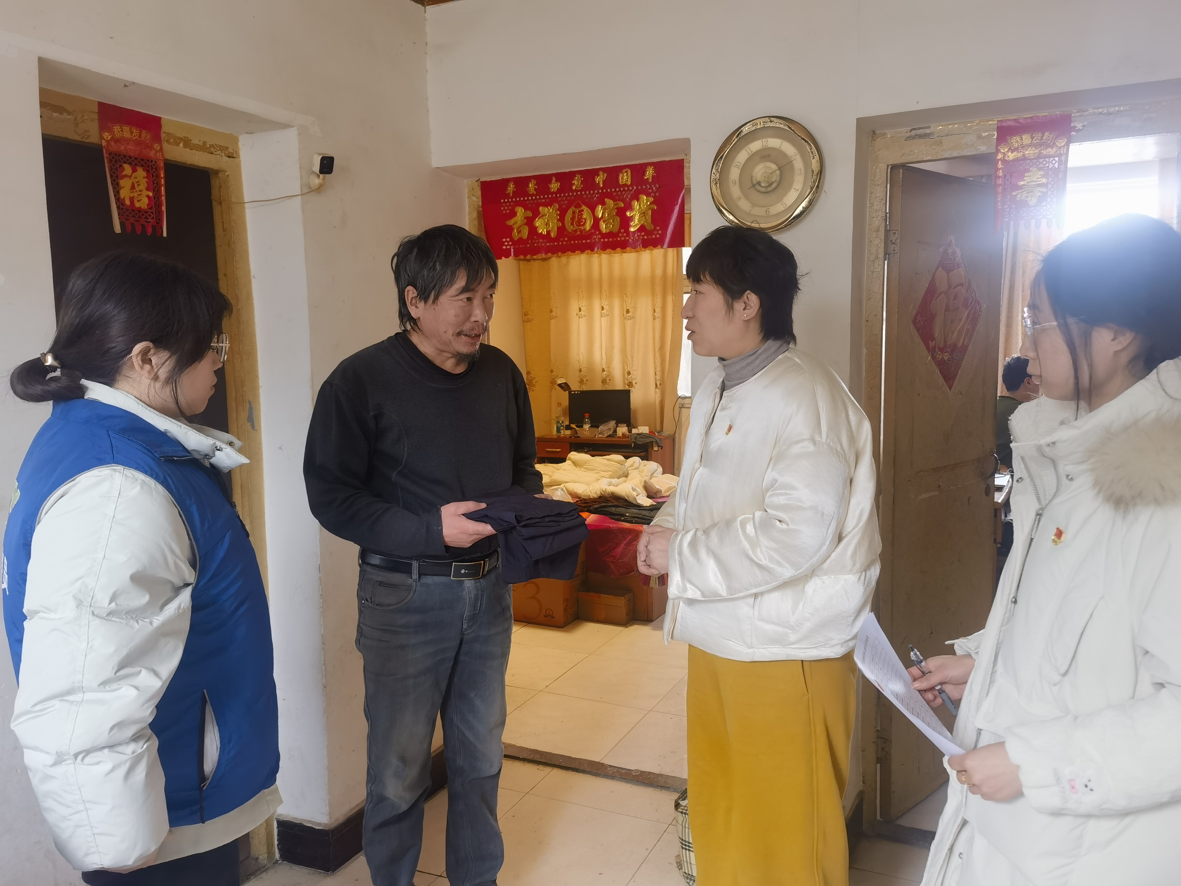 寒冬送温暖 情满童家沟