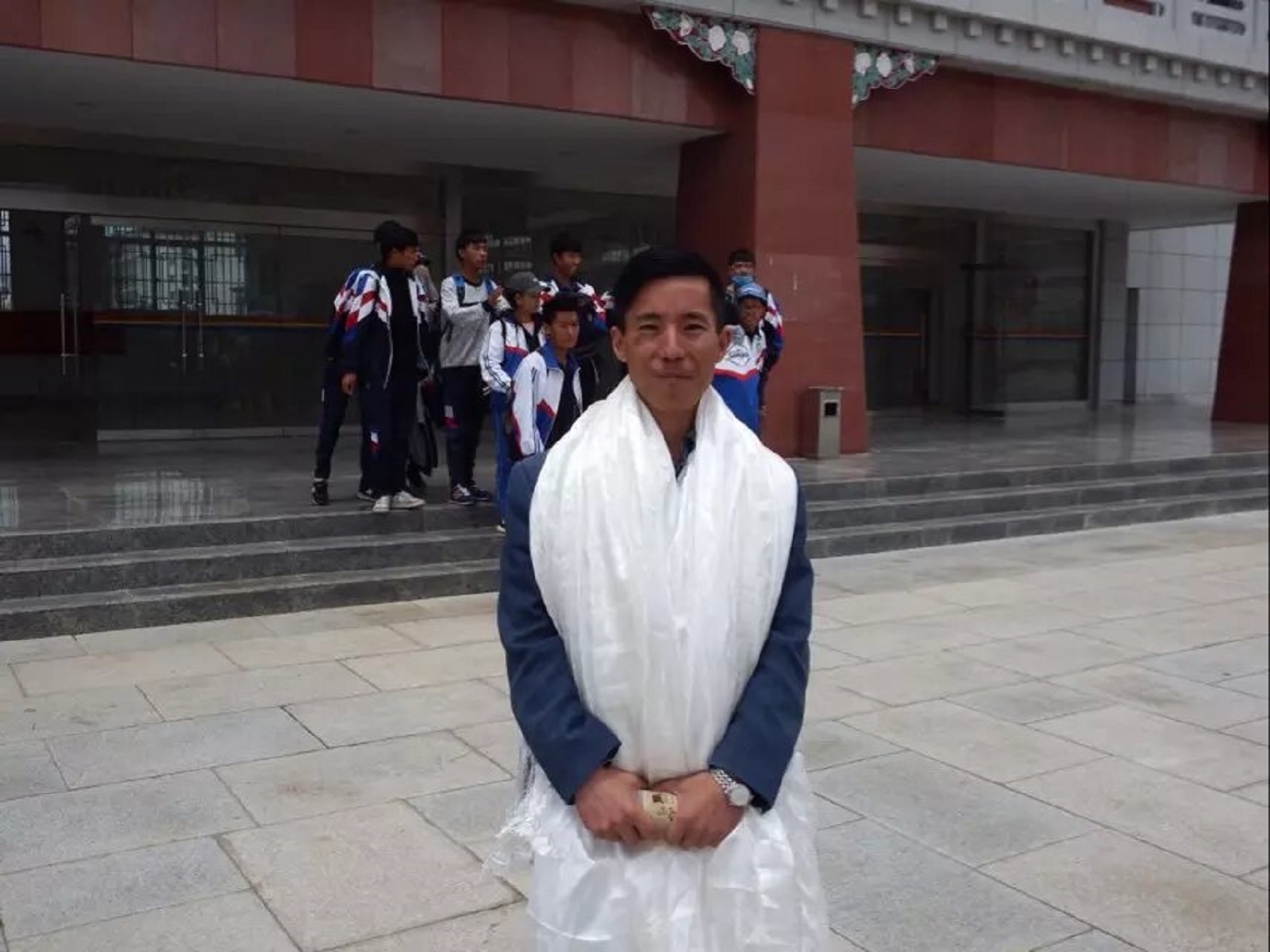 我的铁路风景丨天路清润赴约时:一扇车窗里的中国画卷 (夏亦琴)