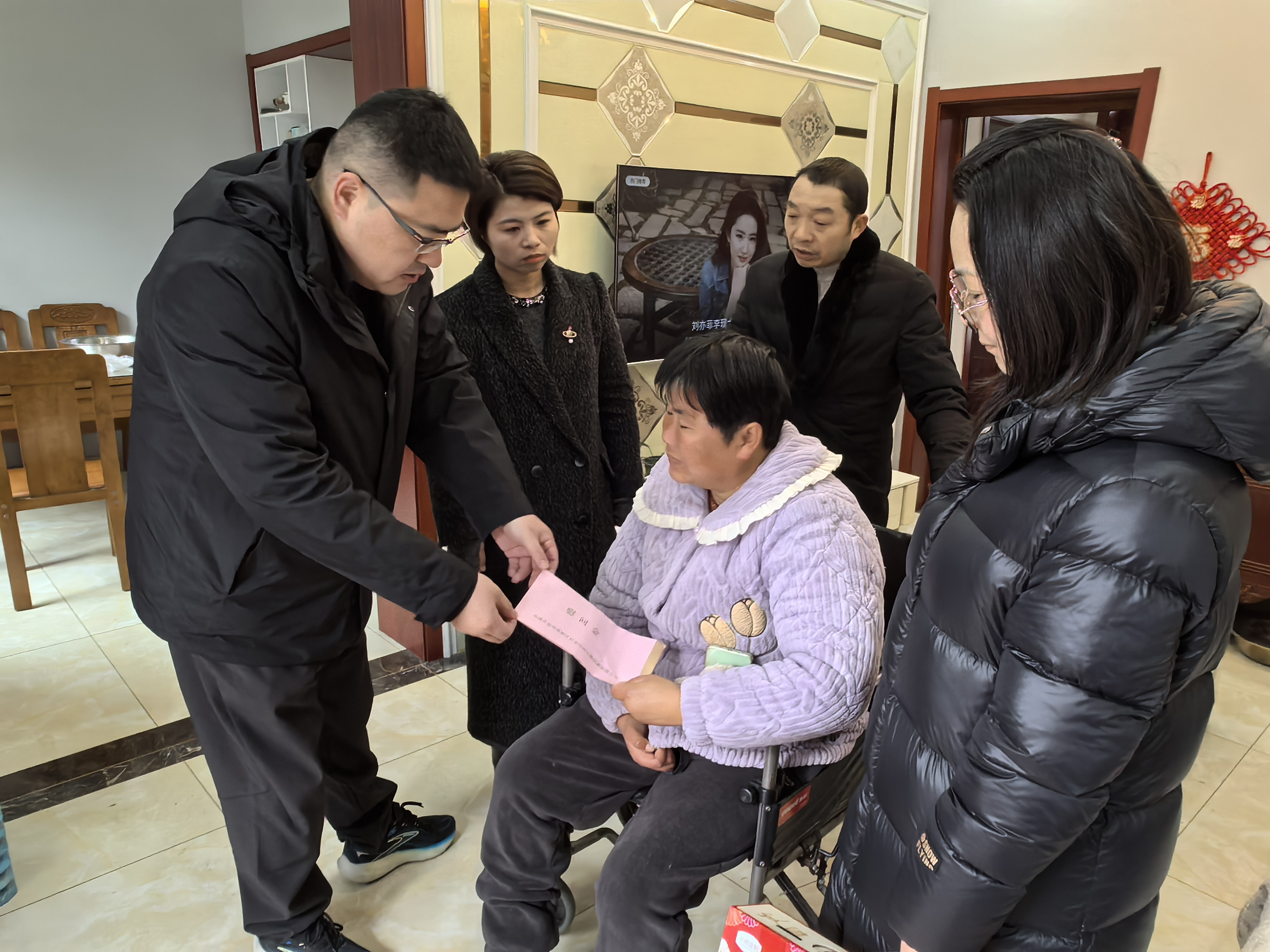 盐城启泰公司：给困难家庭送关爱16载不断线