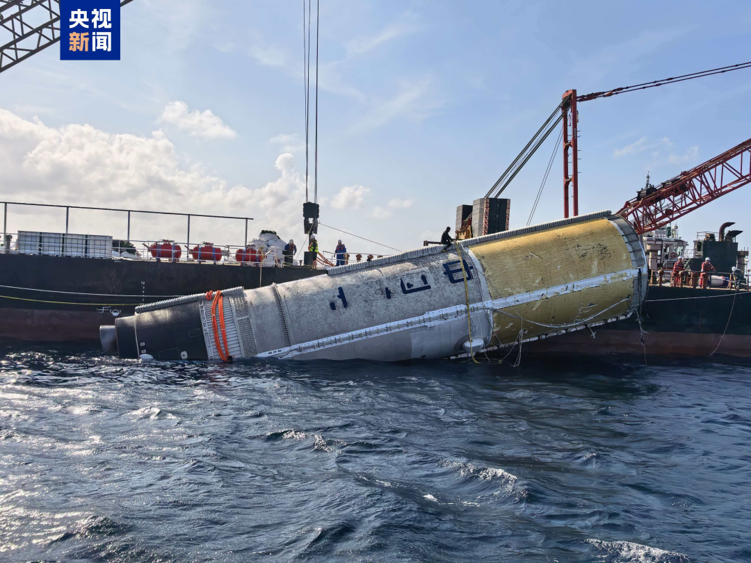 画面曝光！我国完成首次火箭一级箭体海上打捞回收任务
