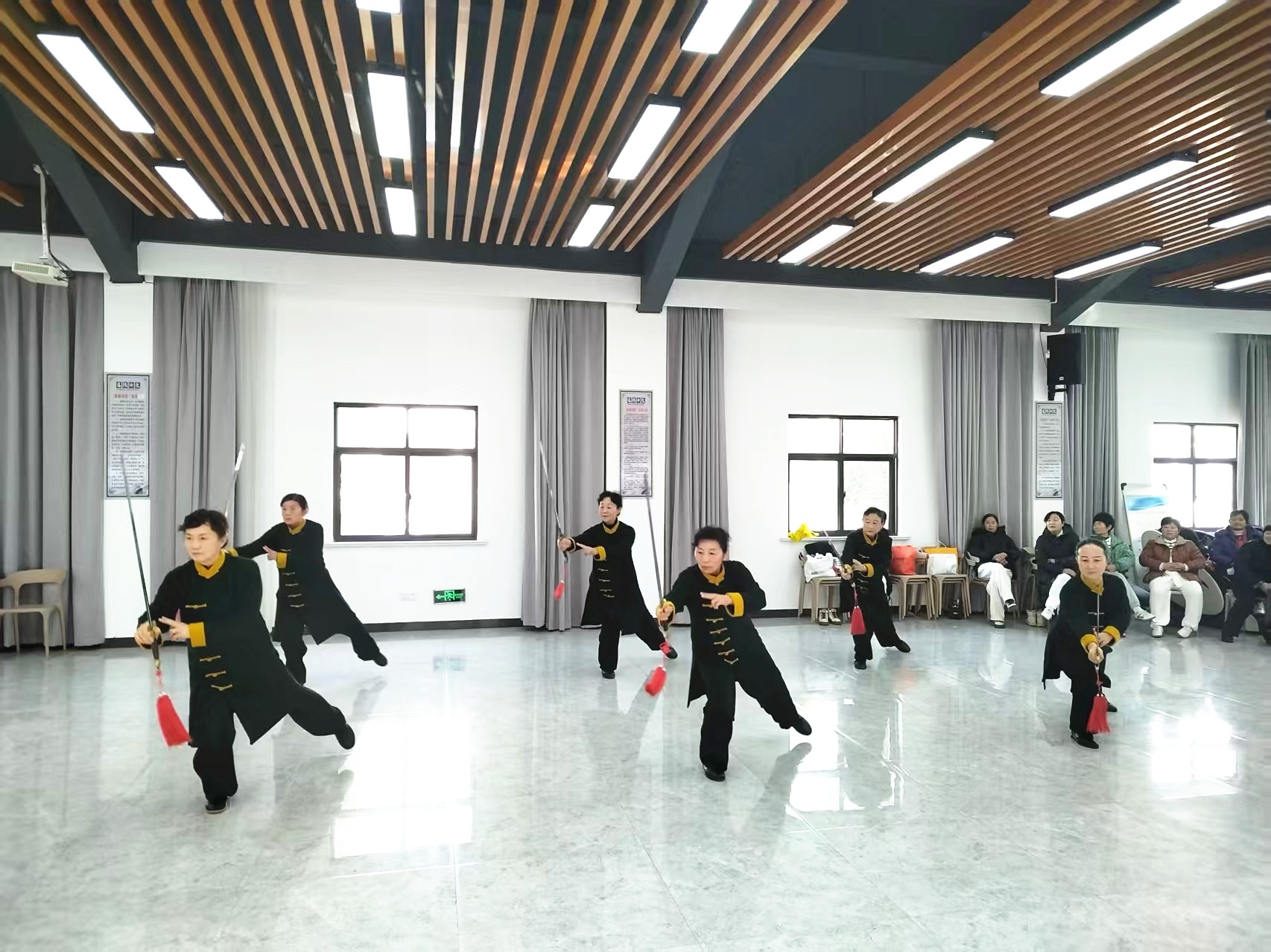 东台市太极拳协会到新街镇开展拳术展示交流活动