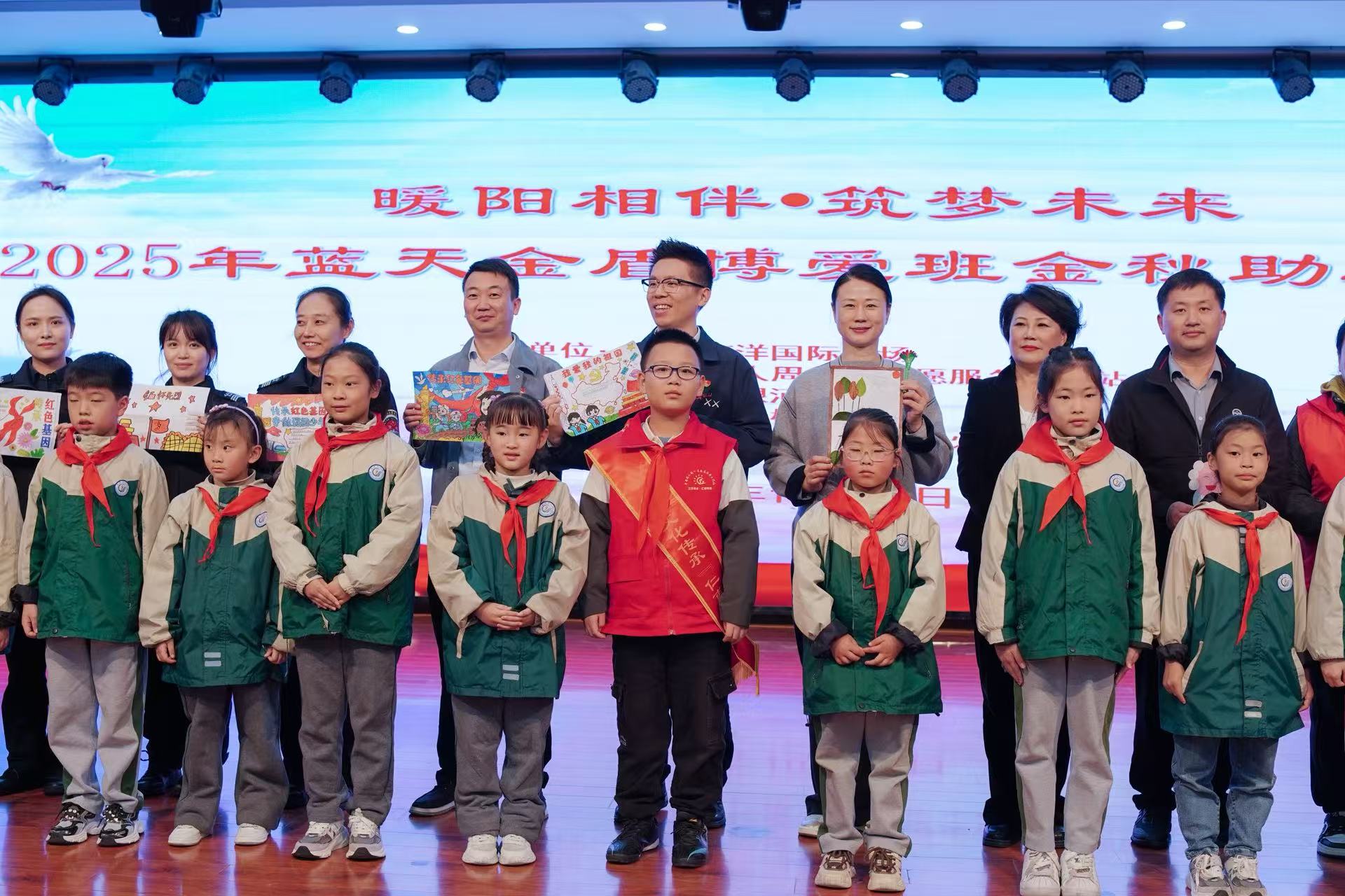 小尖镇张集关工委关爱留守儿童汇报会举行