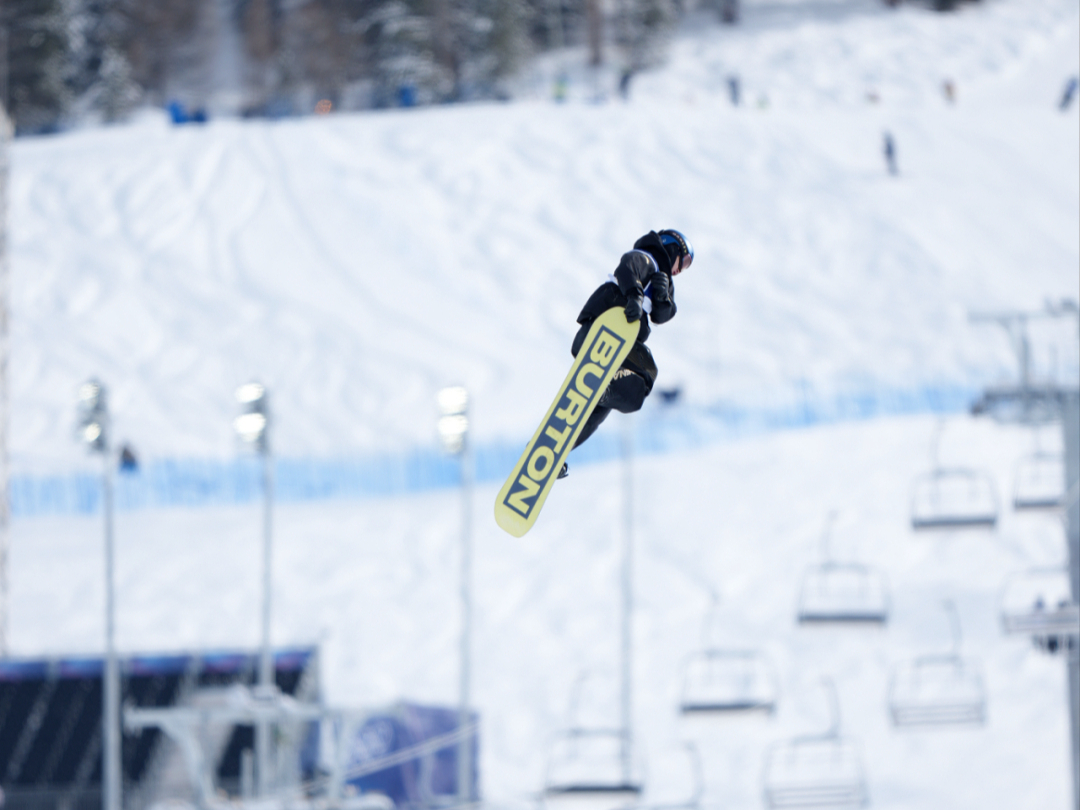 22岁生日当天斩获冠军，苏翊鸣夺得中国代表团米兰冬奥首金