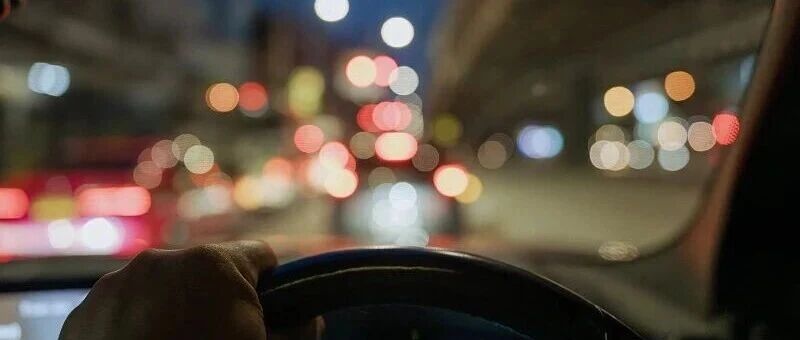 女子被堵湖南高速，花半小时举报20多辆占用应急车道车辆：不能让老实排队守规矩的人吃亏