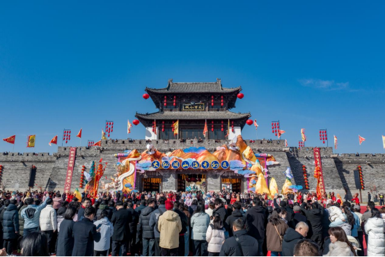 盐城大纵湖景区游客爆棚年味浓
