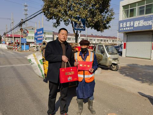 吴滩街道合利社区：致敬春节 “守洁人” 温情关怀暖一线