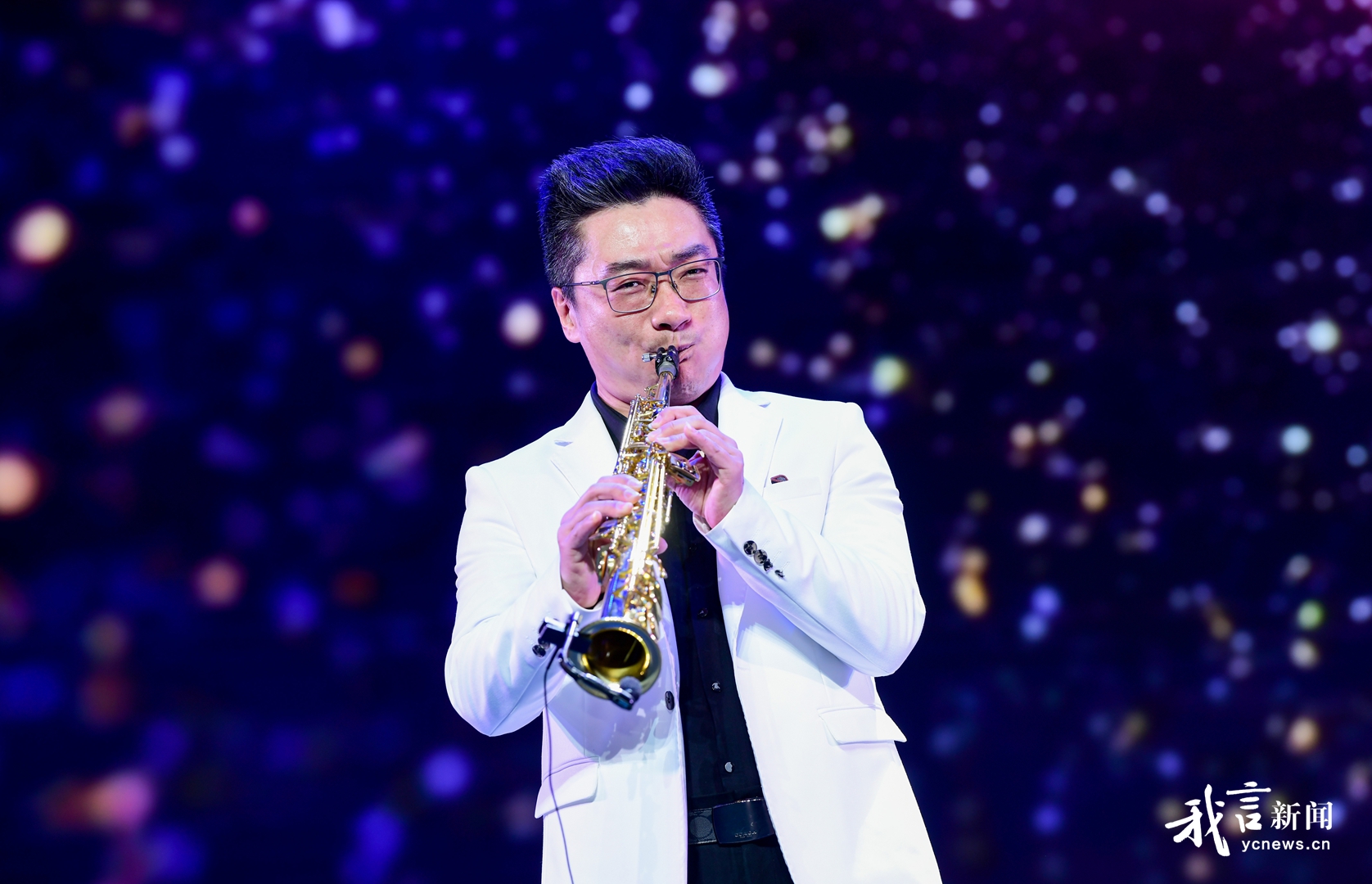 骐骥驰骋闹元宵 张灯结彩幸福年