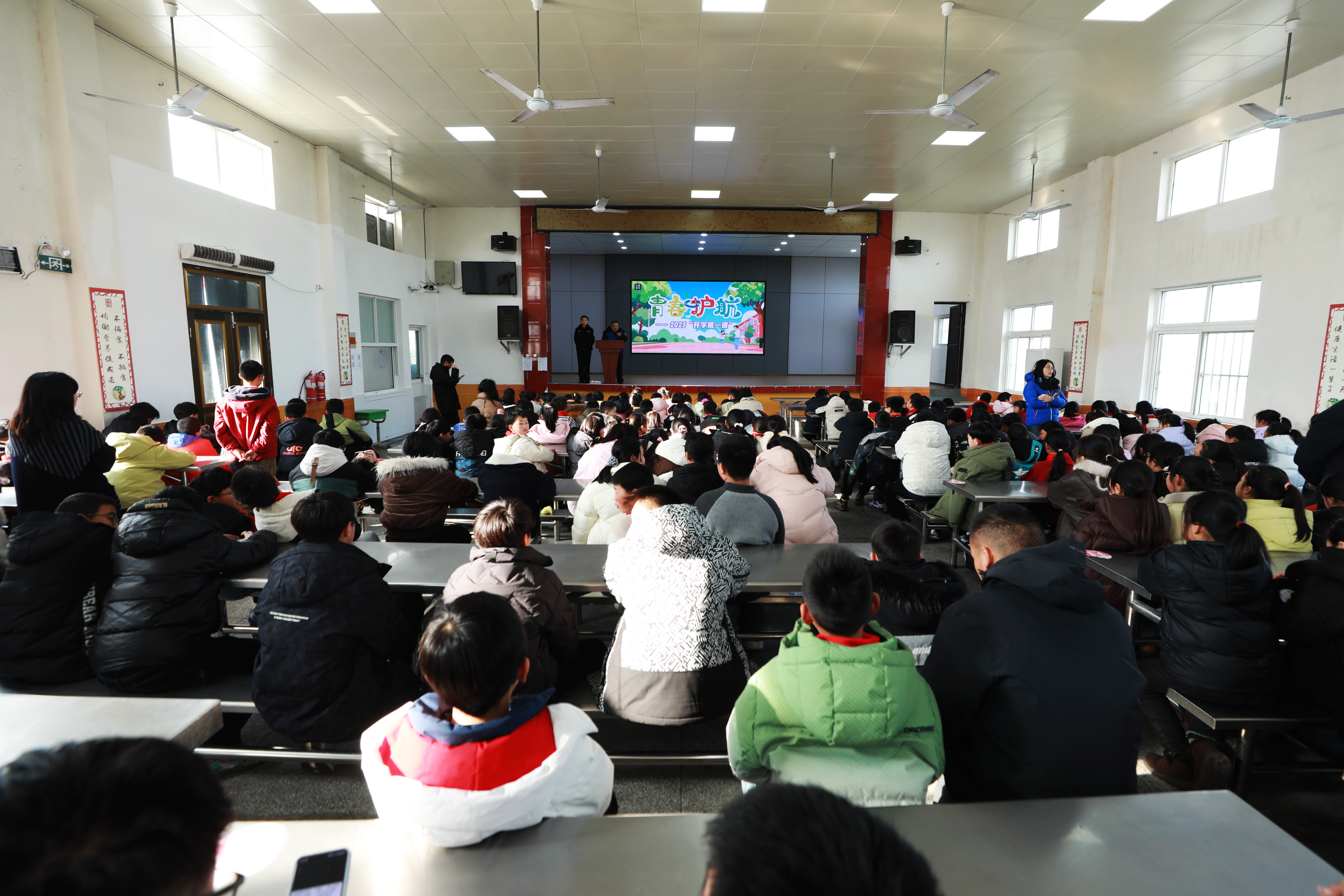 草堰镇干警走进校园上好开学安全第一课