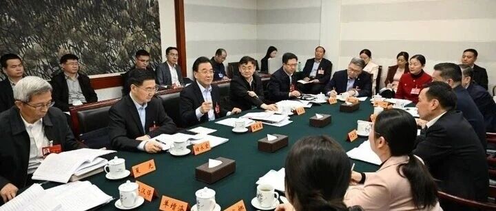 信长星参加江苏代表团小组会议