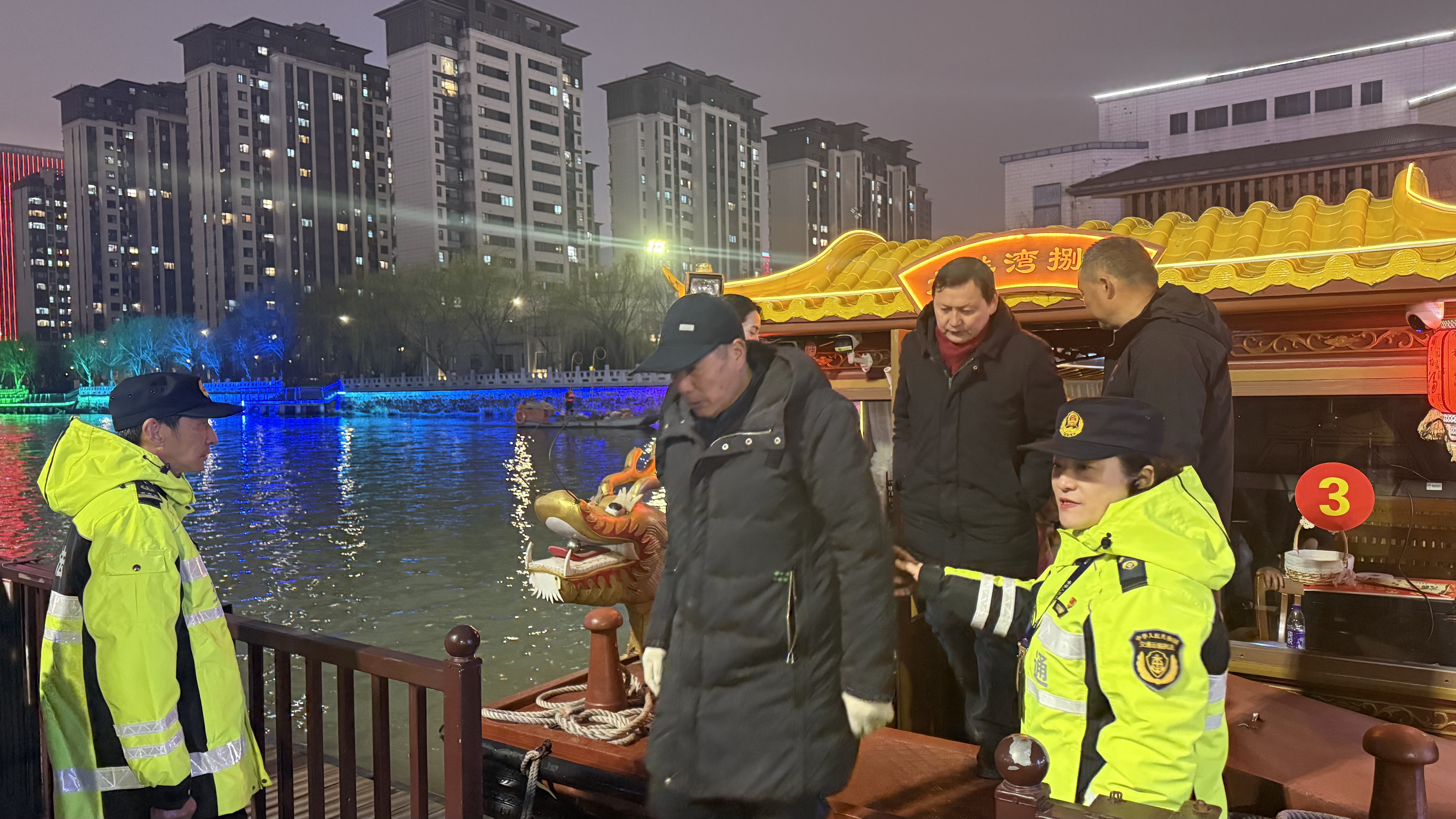 盐城市交通执法同频共振护平安