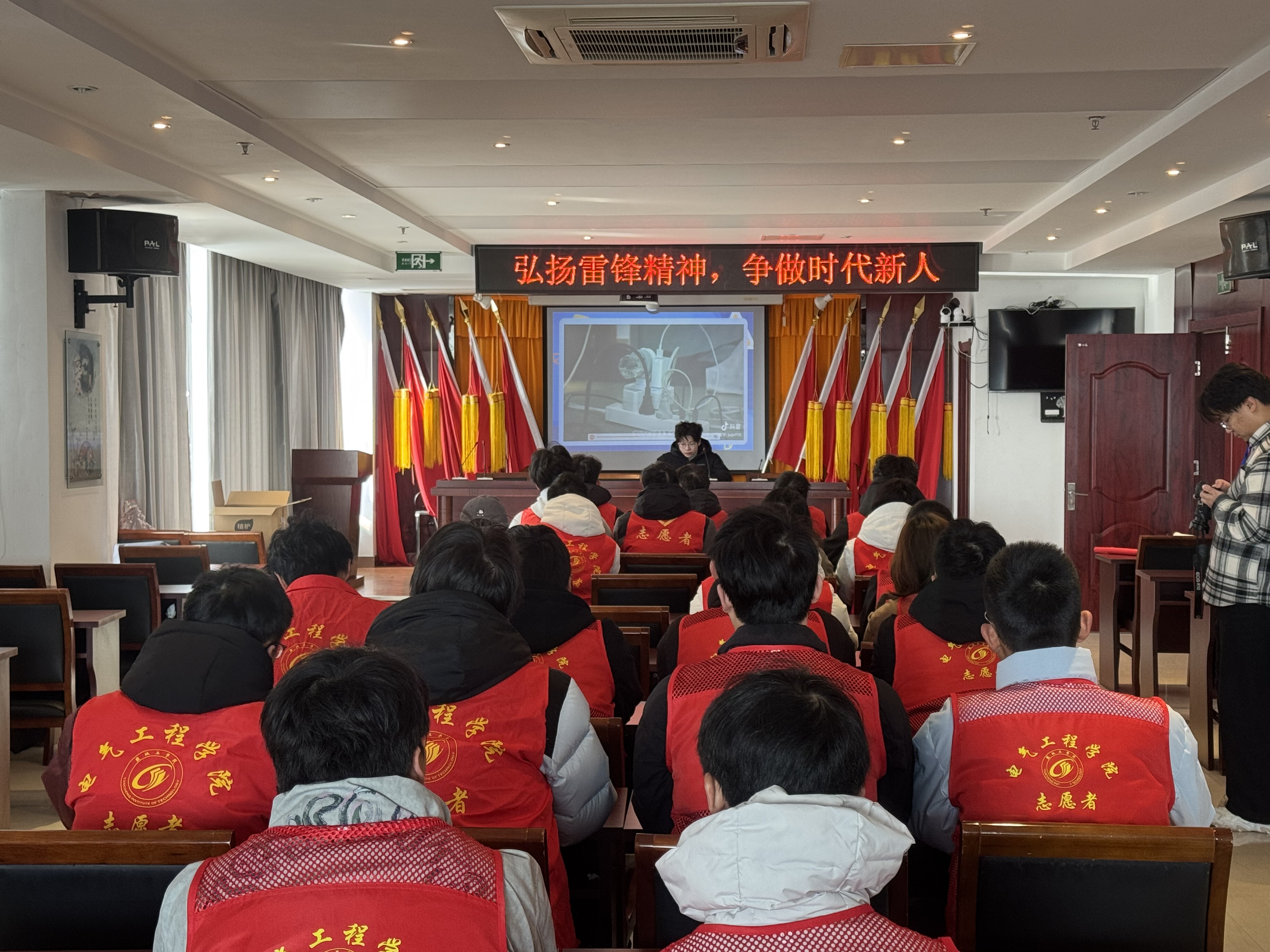 东亭湖街道富康社区：重温雷锋事迹 践行志愿精神