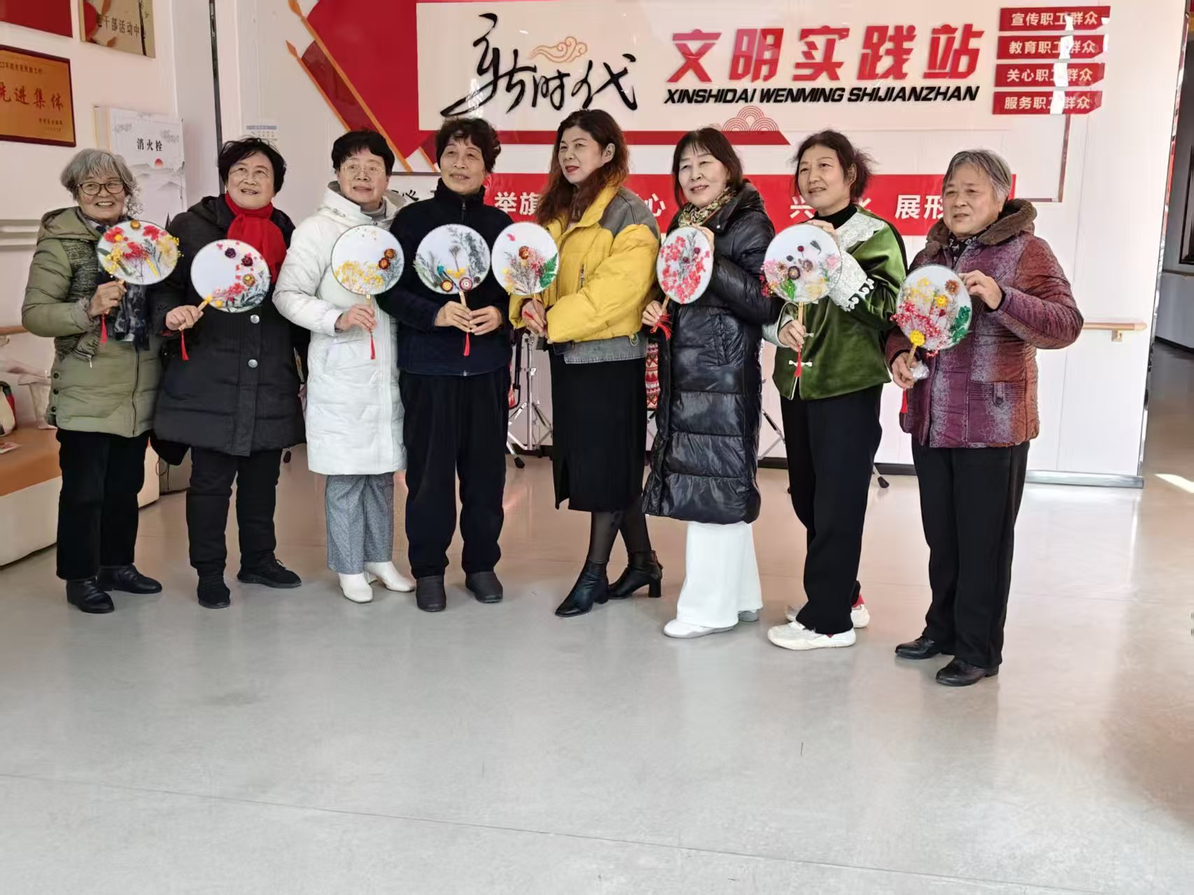 射阳县兴桥镇新农社区举办趣味手工庆“三八”主题活动