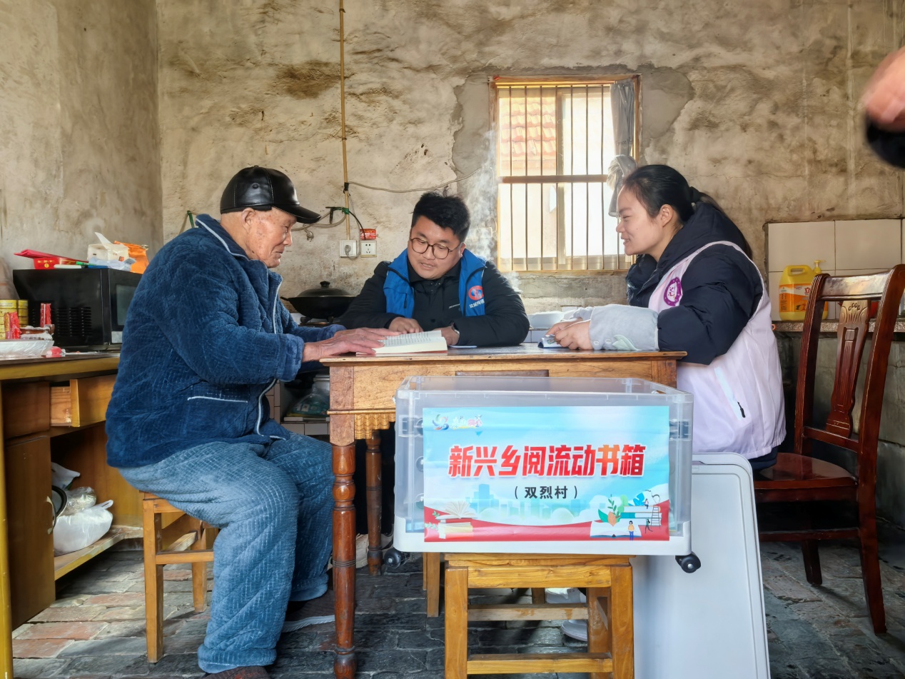 新兴镇双烈村：巾帼送书香 红色润初心
