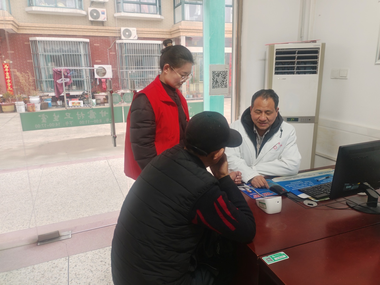 新兴镇甘露村：志愿传温情 医者护安康