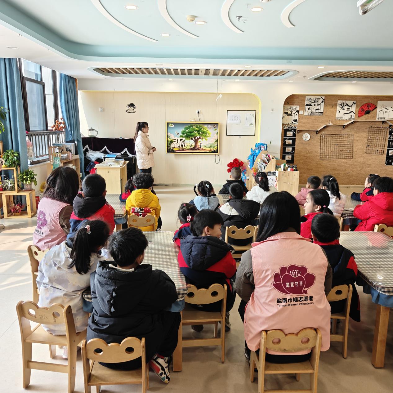 黄海街道东闸村妇联：与孩子们一起植“新绿”