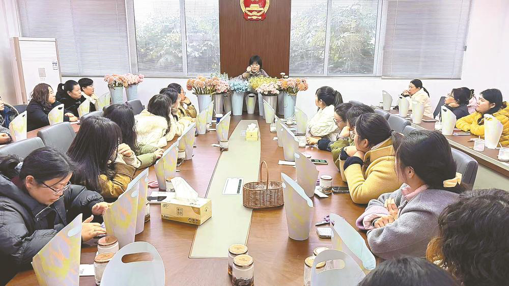 区县新闻丨盐城建湖建阳镇:情暖三八妇女节 工会关爱伴同行