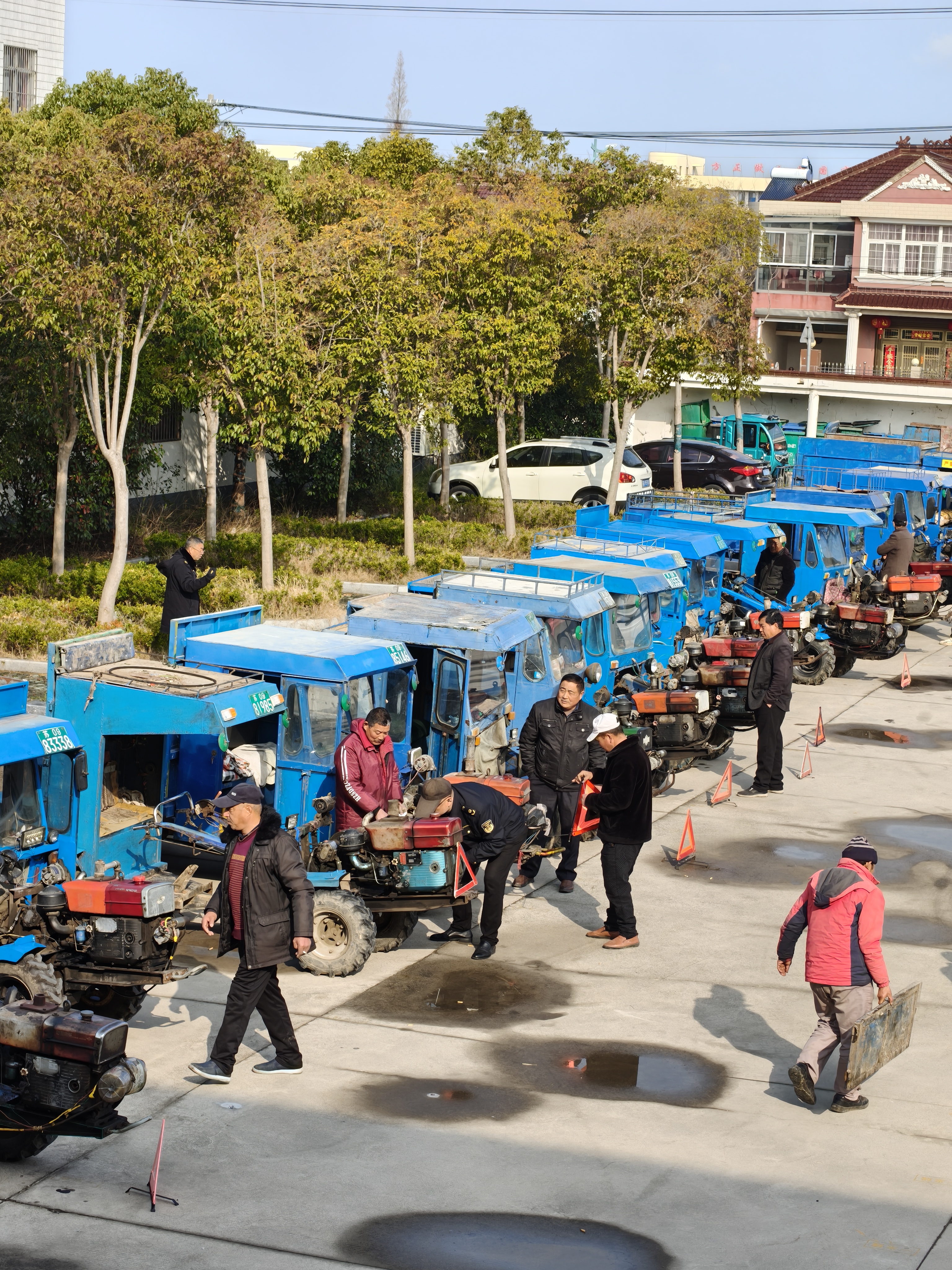 新丰镇农机检审护航春耕生产