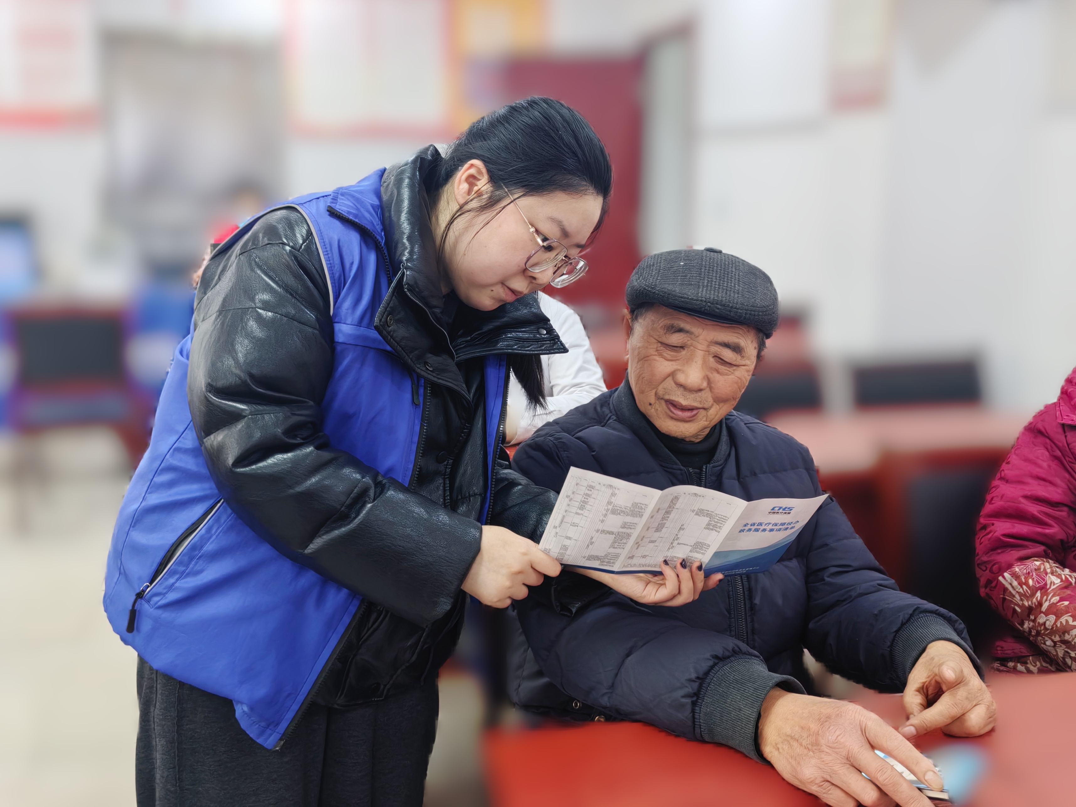 大洋街道毓龙公园社区网格员倪源源：用脚步织密民生服务网