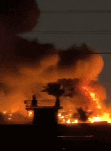 美使馆设施遭袭！现场燃大火