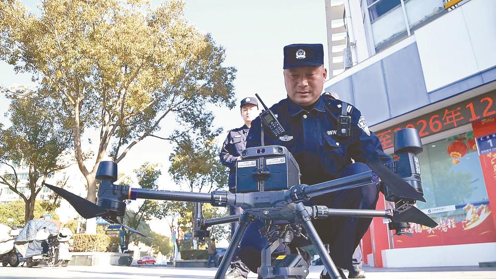 科技赋能砺精兵 翱翔水乡铸平安  建湖县公安局强化“空中110”队伍建设