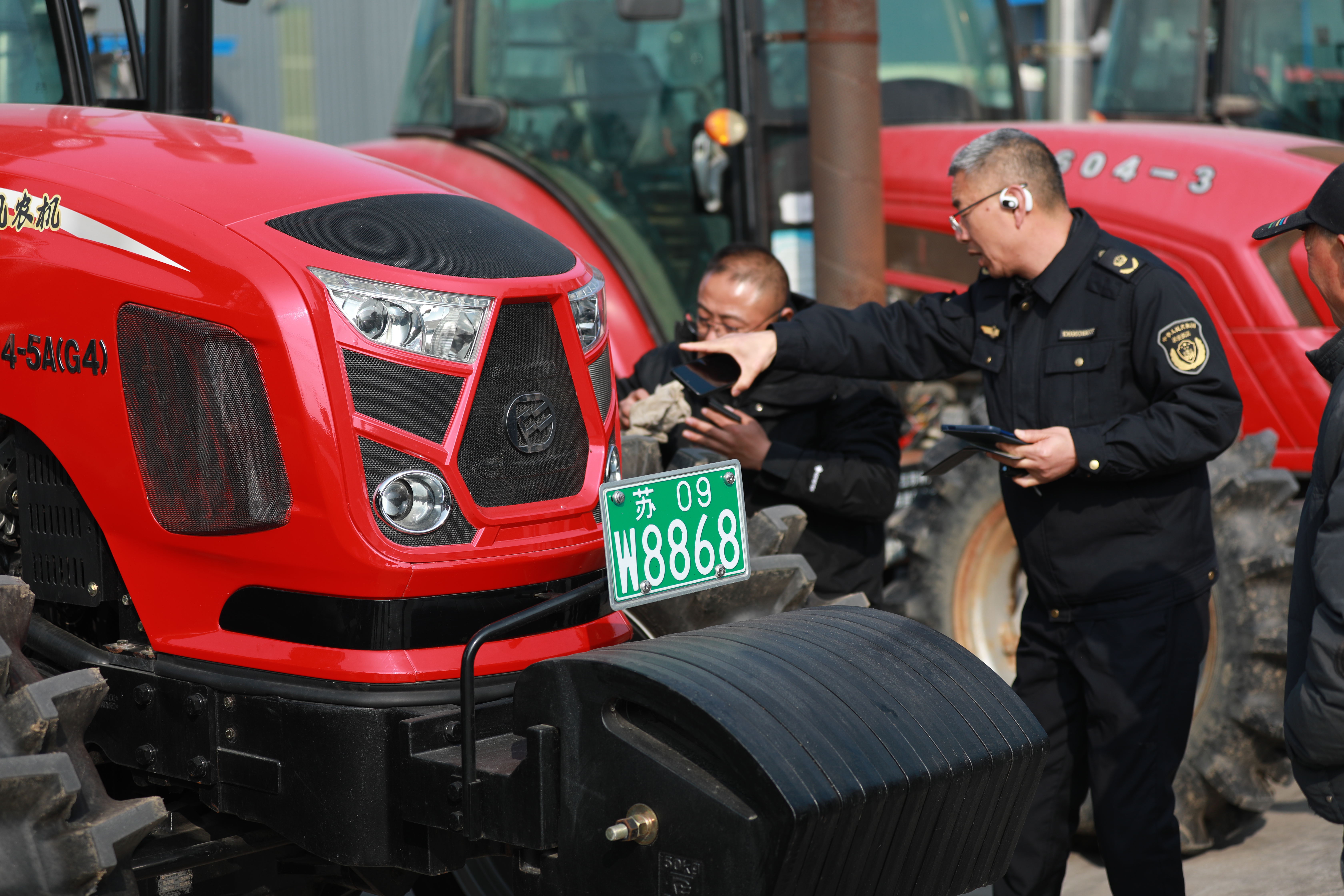 草堰镇农机“家门口”享受免费年检服务