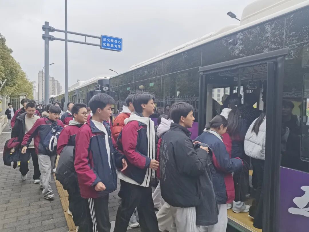 盐城公交暖心护航学子中考体育模拟测试