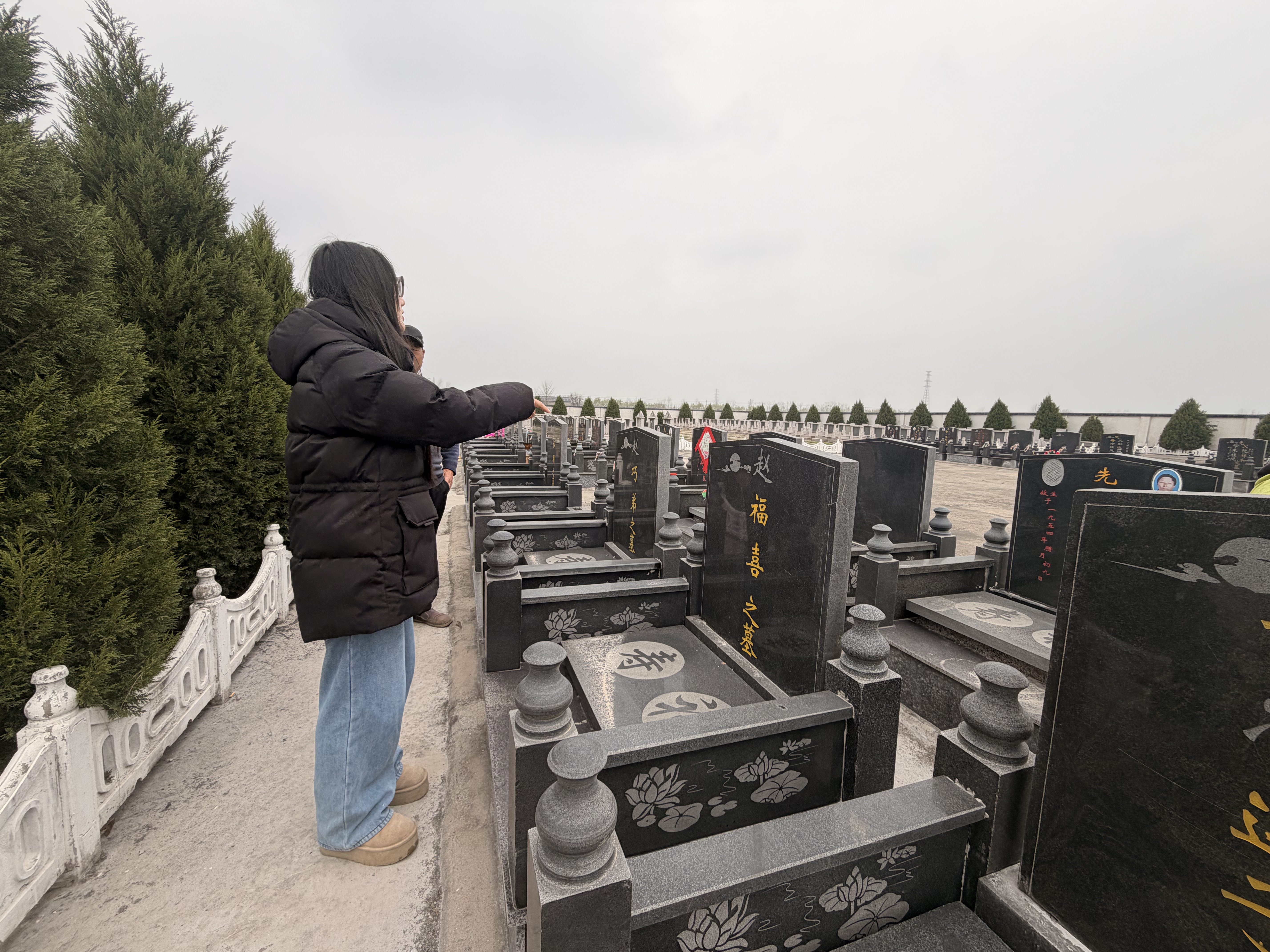 万盈镇开展清明节前祭扫安全专项检查