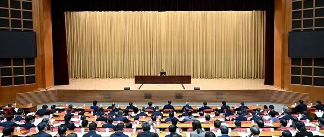 江苏省委举办学习贯彻习近平总书记重要讲话精神树立和践行正确政绩观学习教育读书班