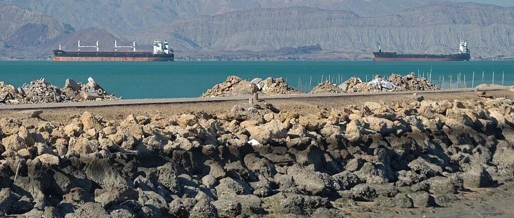 美以伊战事进入第30天：霍尔木兹海峡商船通航量下降95%，伊朗死伤2万余人，美军13人死亡，以色列境内20死5000余人受伤