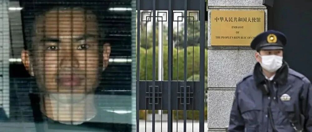 新华社：23岁日本陆上自卫队现役官员强行闯入中国驻日本大使馆，绝非“偶发治安事件”，带刀闯馆，是体系化的长期灌输结出的恶果