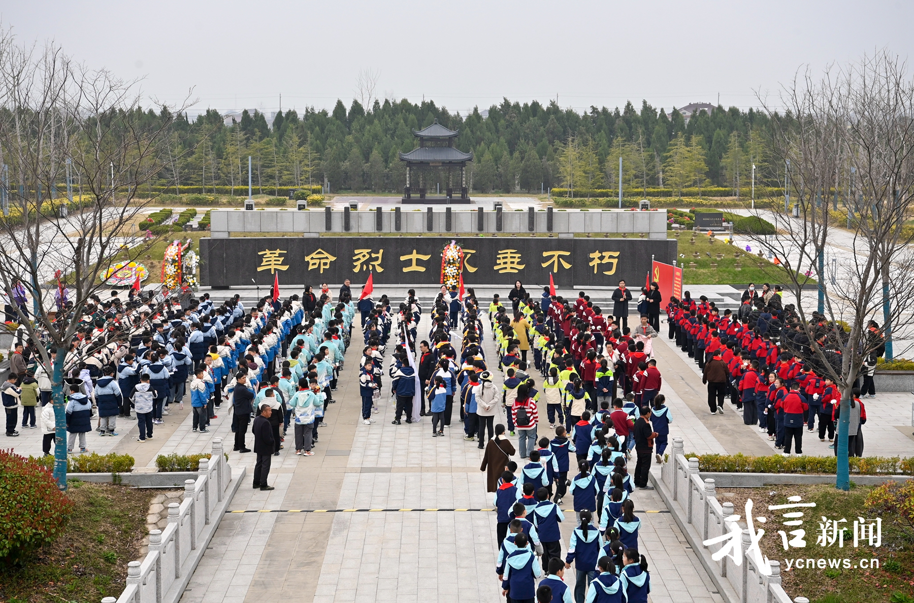 祭扫先烈寄哀思
