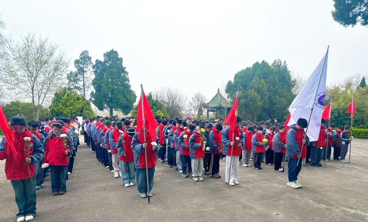陈家港镇：缅怀革命先烈 争做时代新人