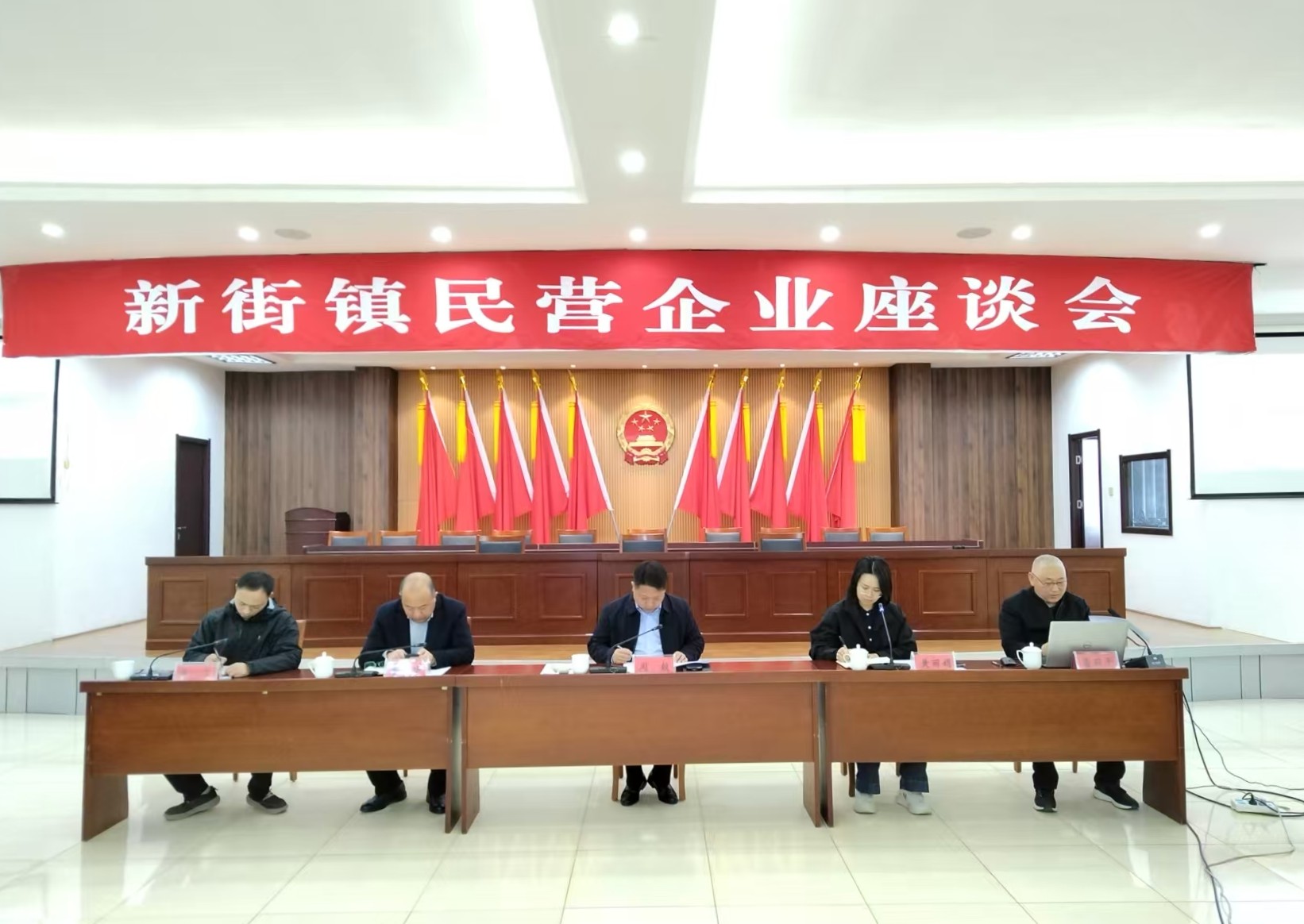 东台市新街镇召开民营企业座谈会