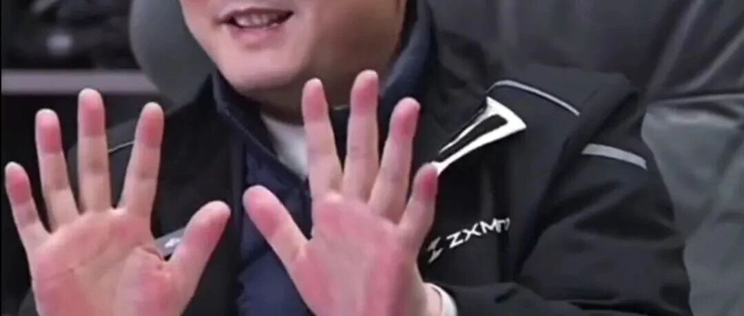 手掌红到显眼，网友心疼催就医：别再“肝”啦！张雪：我也不知道啥问题……医生提醒：这些信号别忽视