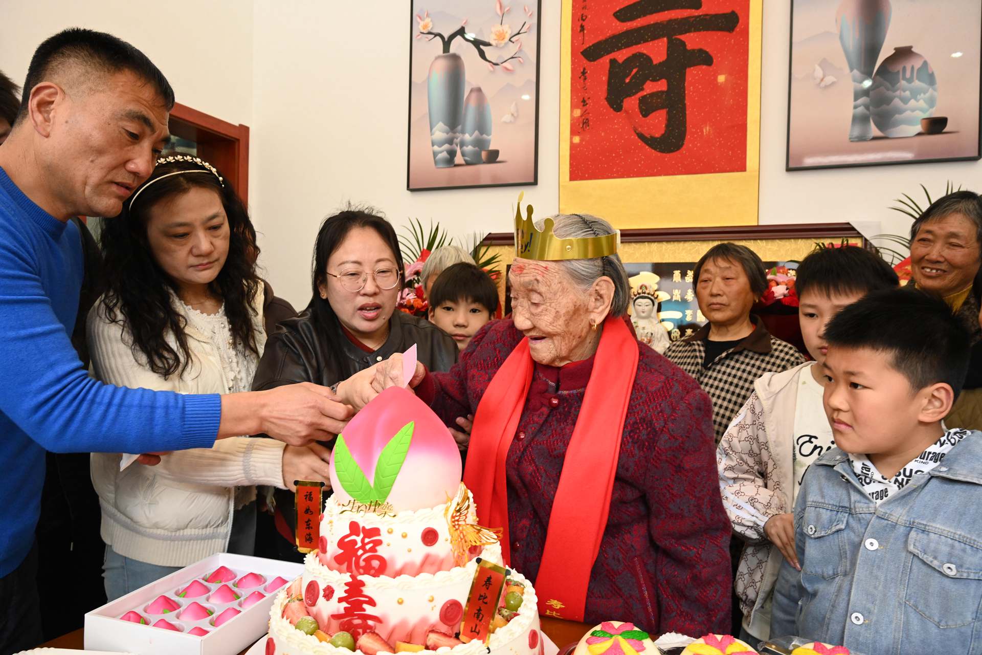 大冈镇佳富村周传子寿星喜迎百岁生日