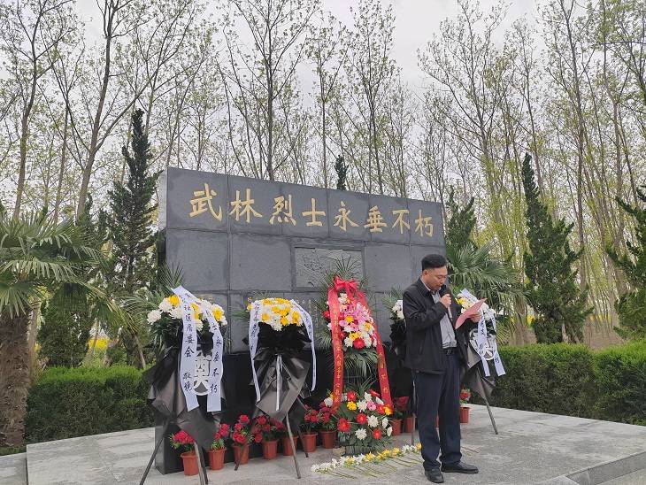 龙园社区关工委开展清明祭扫活动