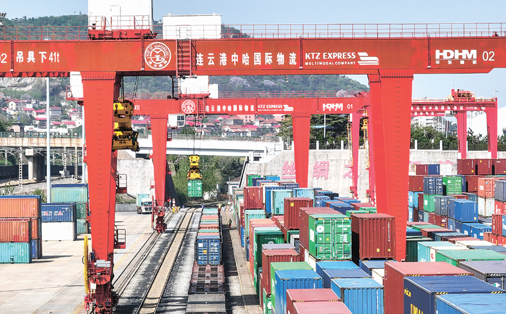 打通转关作业全链条 跑出合作共赢加速度 中哈物流基地集装箱运量突破两万标箱