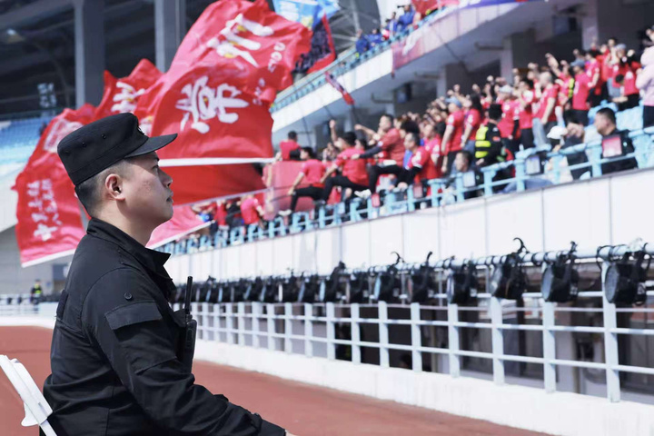 “苏超”本周末开赛，江苏警方将加力打击“黄牛”、赌球、打架斗殴等违法犯罪