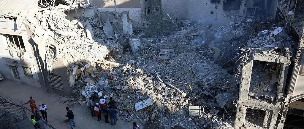 哈拉齐伤重不治！伊朗最高领袖：追索“战争赔偿”，追讨“烈士血债”；特朗普要求以色列减少打击