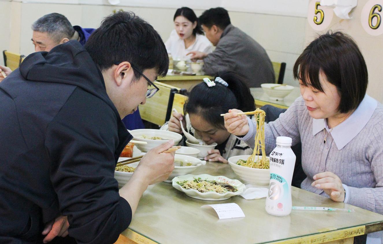 江苏扬州：短视频“烹”热古城烟火