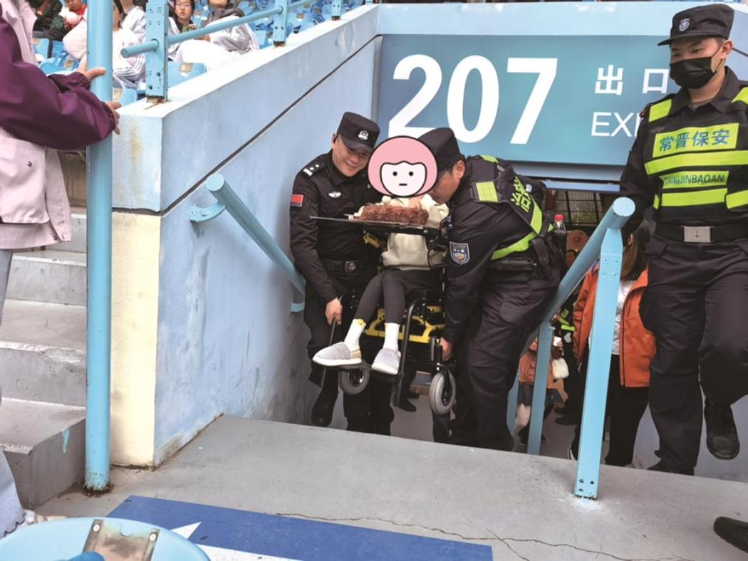 江苏常州：他们的“身影”不曾亮相，却用坚守托起“苏超”的平安与温暖