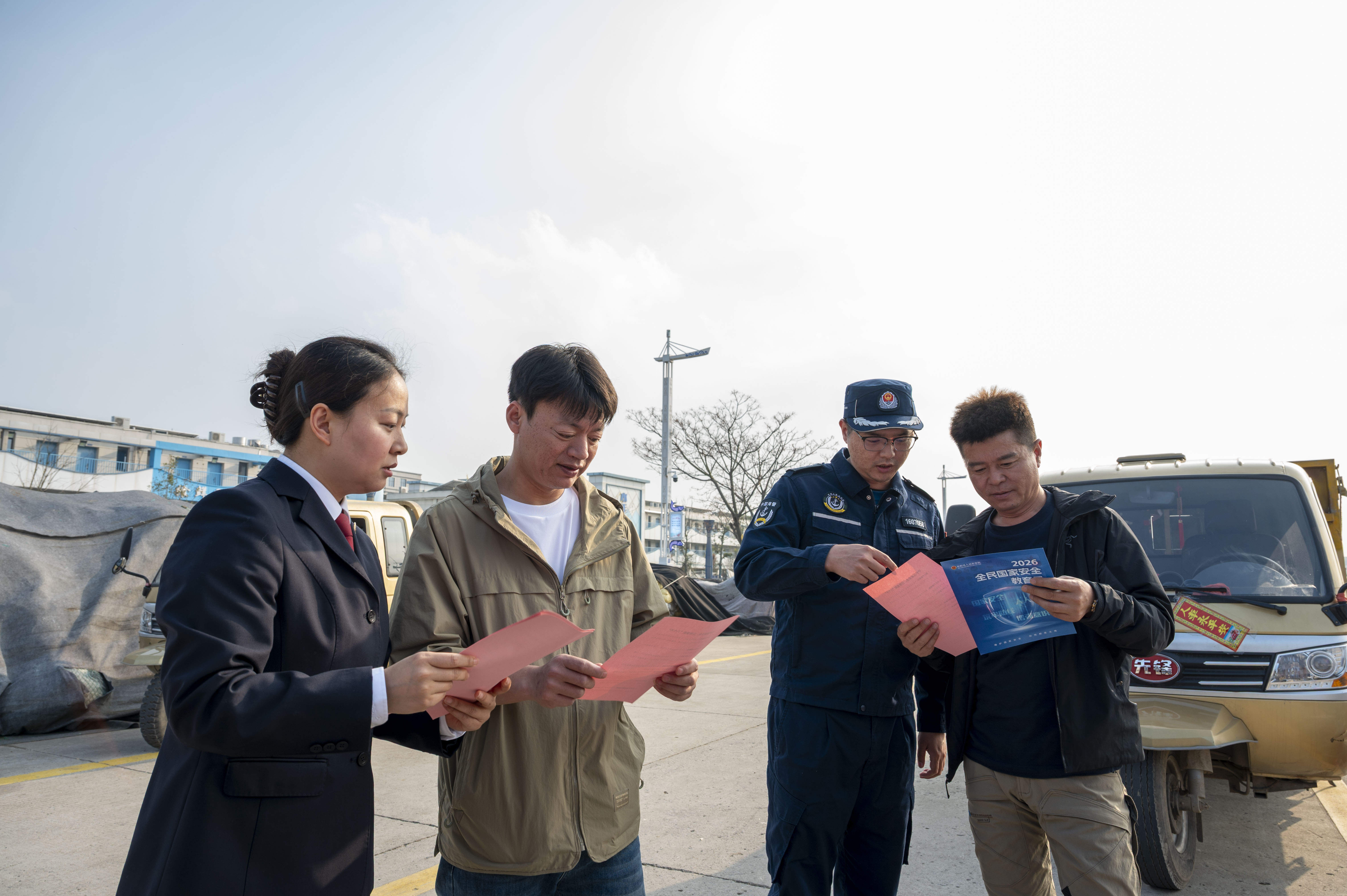 普法宣传进渔港码头