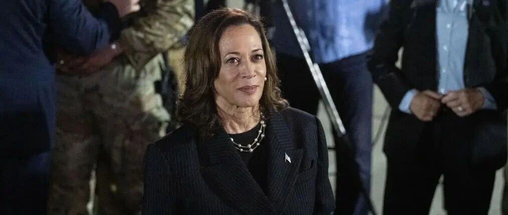 哈里斯：美国人不想打伊朗，特朗普意图转移对爱泼斯坦案的关注，想“到处耀武扬威，装出一副可以随便动用美国武力、想打谁就打谁的样子”