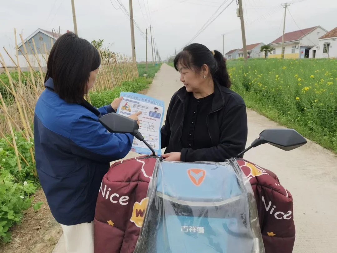 合德镇其林村宣传交通安全