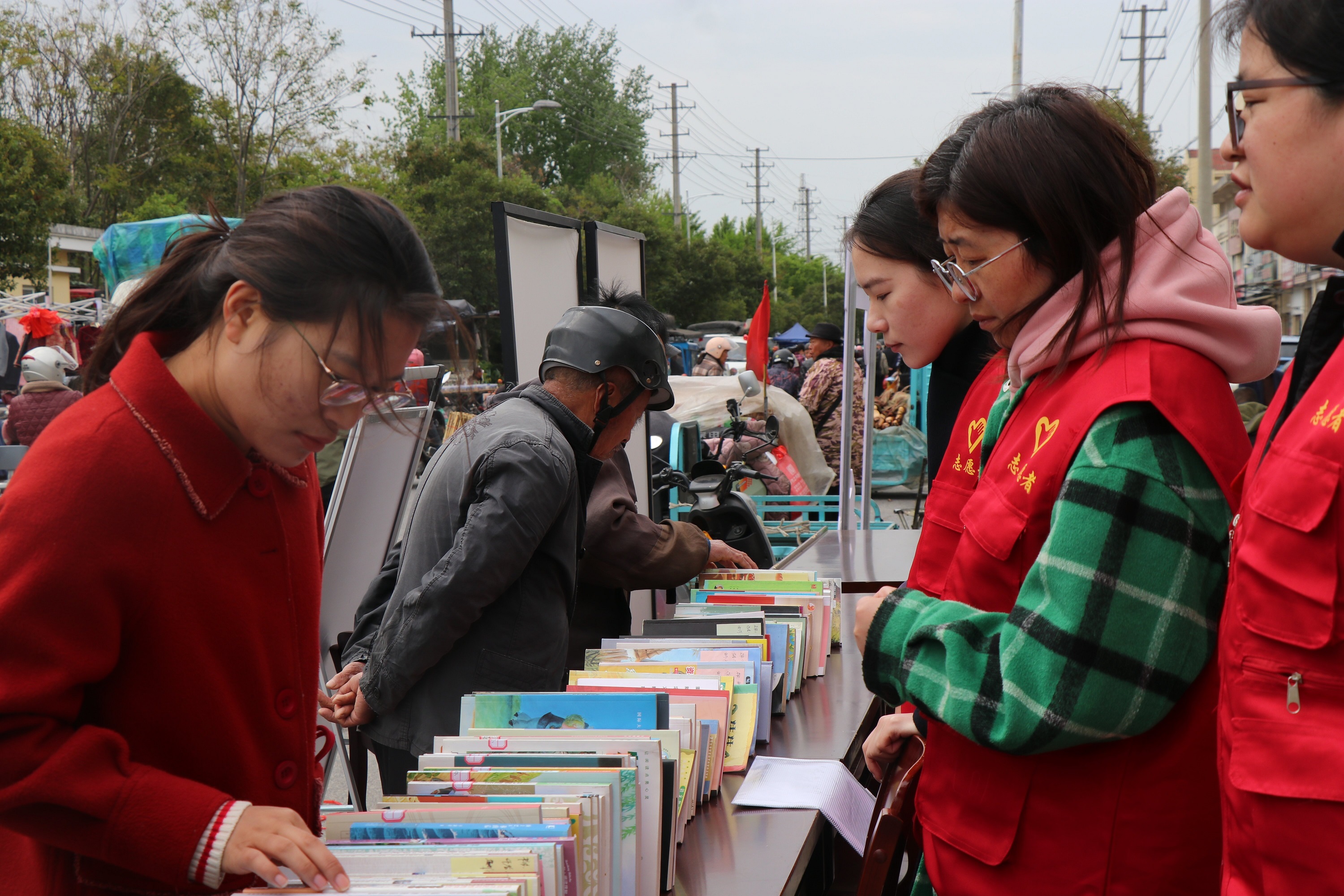 刘庄镇举办“书香赶集”跳蚤市场 助力全民阅读落地生根