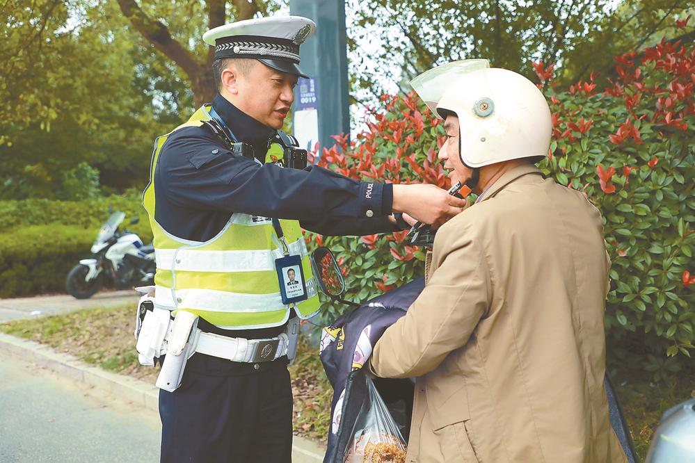 五四薪火永相传 藏蓝青春护平安——盐城公安交管支队以青春之力锻造过硬铁军