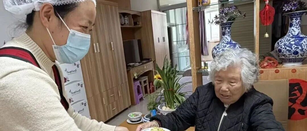 “五一”我在岗｜一日三餐温情守护老人安康