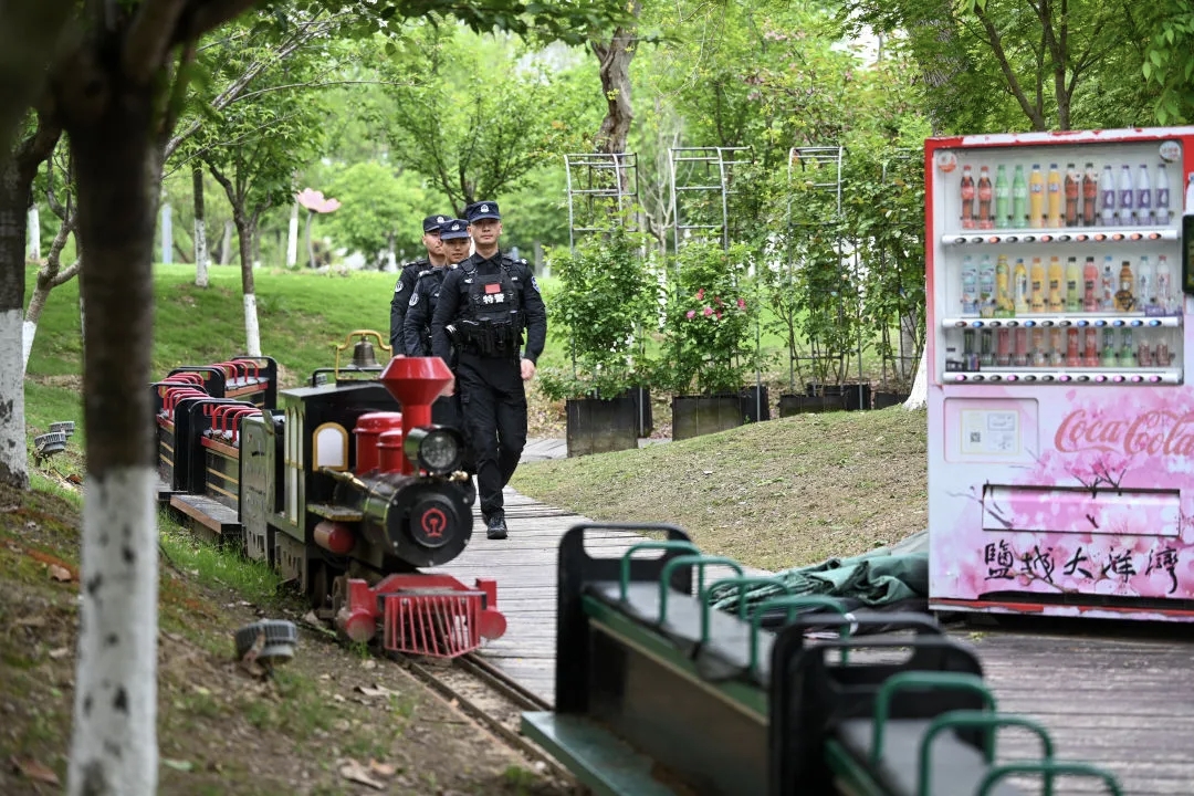 亭湖公安：忠诚坚守护安宁 警色绘就平安线